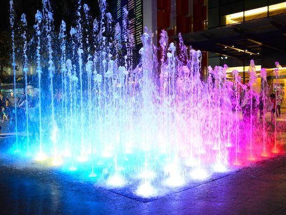 Fontanny multimedialne jako nowoczesna atrakcja turystyczna w miastach
