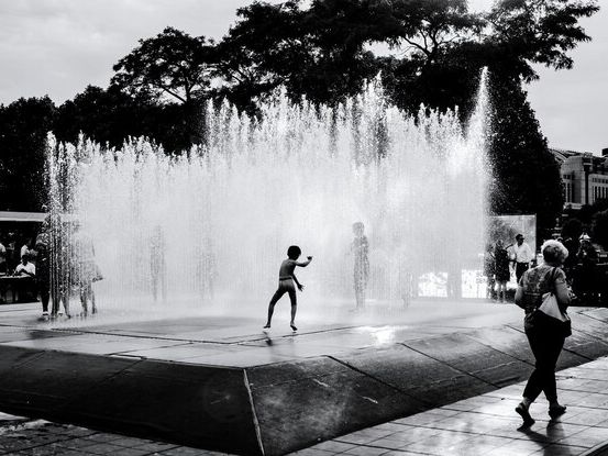 Inspirujące pokazy fontann multimedialnych w Polsce – nowoczesne widowiska wodne