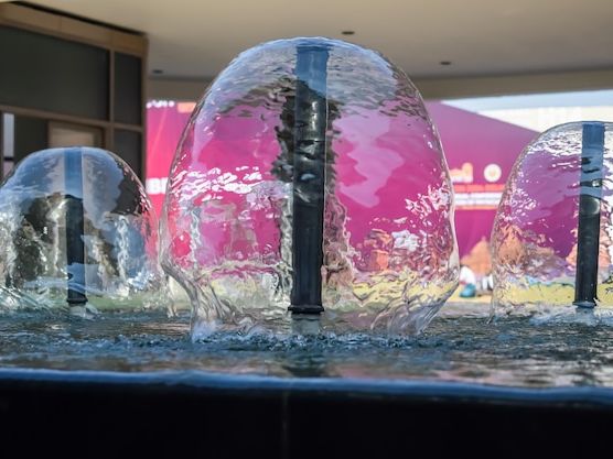 Technologia sterowania fontannami wodnymi krok po kroku – jak powstają spektakularne pokazy multimedialne